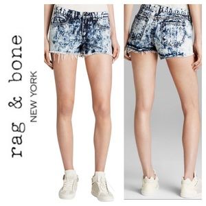 🐞Rag&Bone Blue Denim in Acid Wash Shorts Size 28